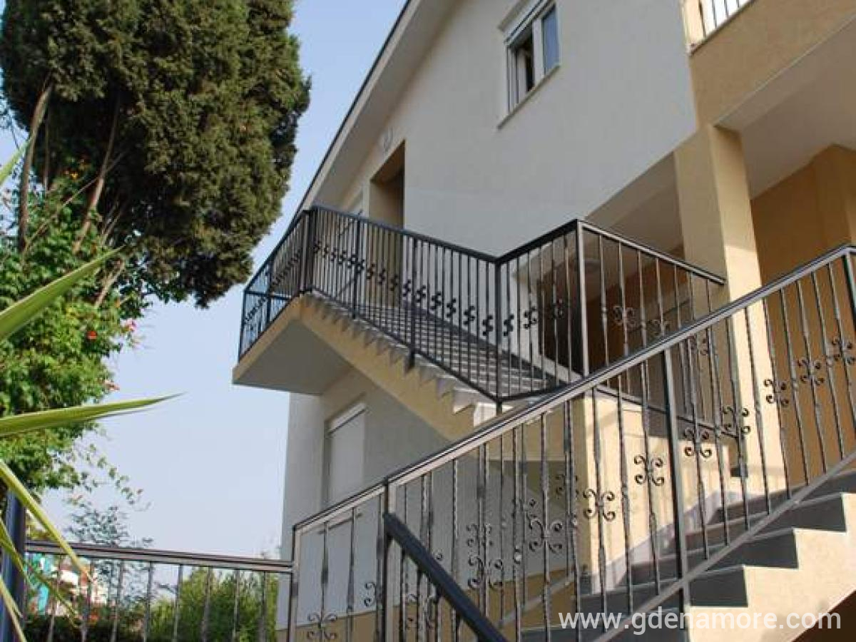 Apartmani Ana Marija, privatni smeštaj u mestu Djenović, Crna Gora